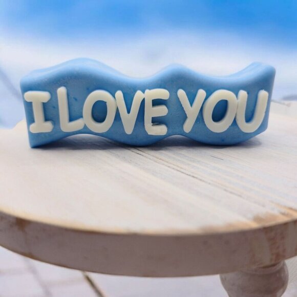 Handmade ✦ I LOVE YOU Candle ✦ Blueberry Soy Wax Wavy Shape Romantic Gift NWT - Picture 2 of 6